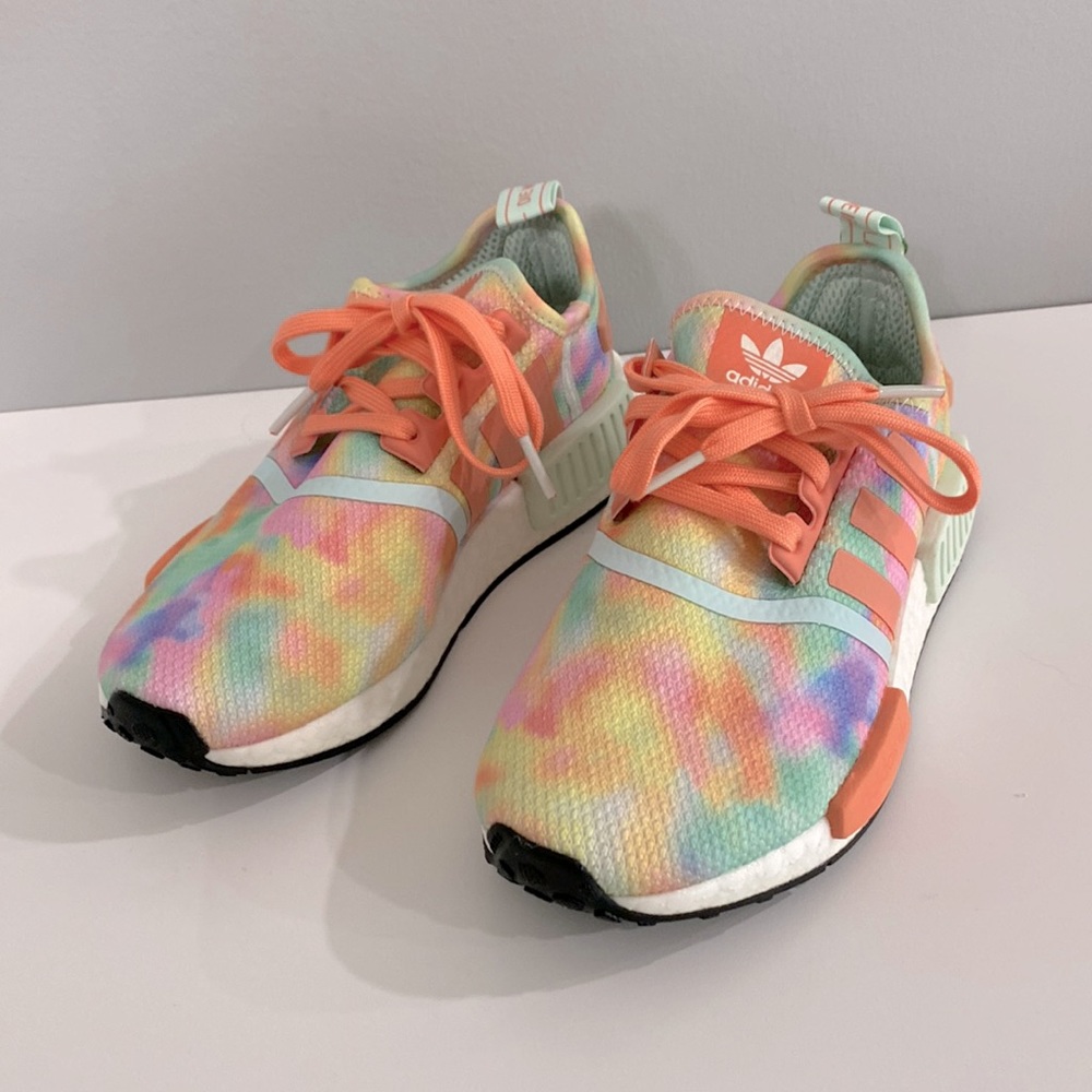 NWT Women’s Tie Dye Adidas Size 6 NMD_R1 W Tennis Shoes